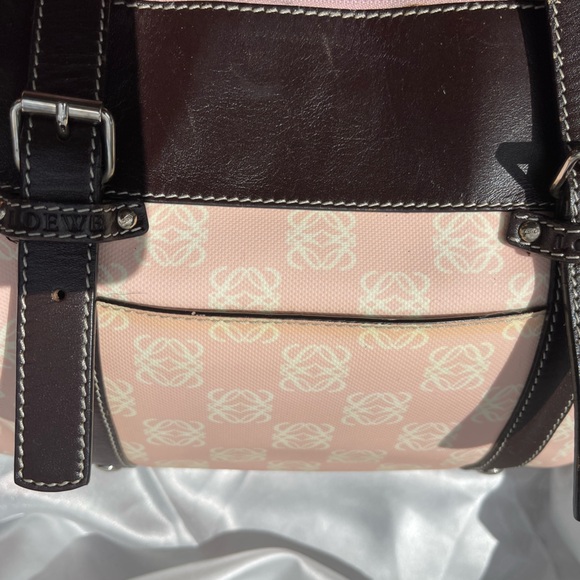 LOEWE!!! Signature Anagram Logo Bag (2-in-1 Look) - Picture 5 of 8